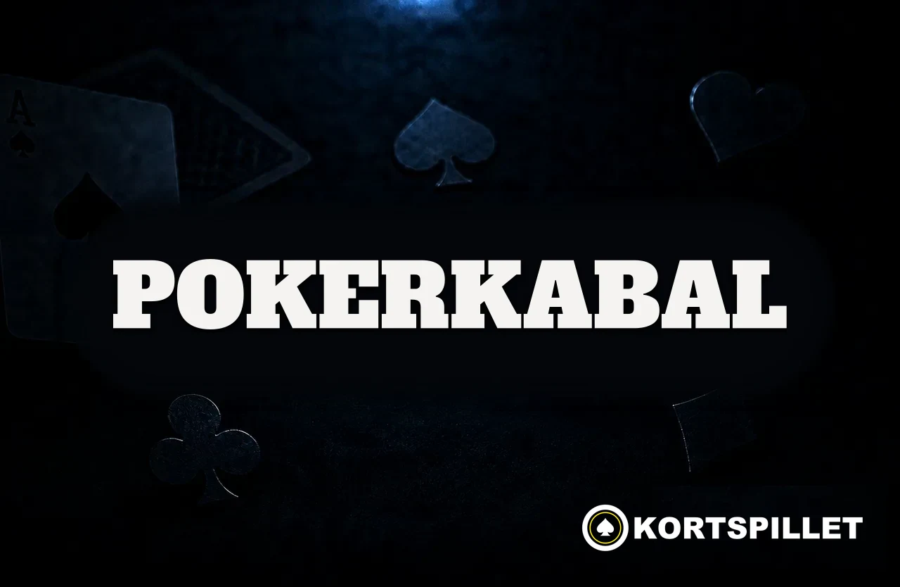 Mørkt kortbord med spillkort, fargesymboler og navnet Pokerkabal
